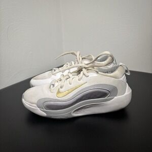 Nike IsoFly GS White Metallic Gold Grey Kids Youth Sz 1.5Y Basketball FN4384-100